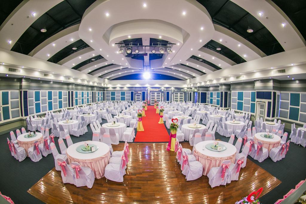 Raya Grand Hotel Накхонратчасима Экстерьер фото