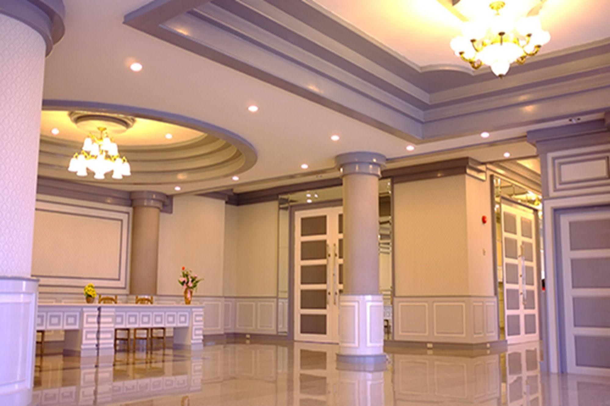 Raya Grand Hotel Накхонратчасима Экстерьер фото